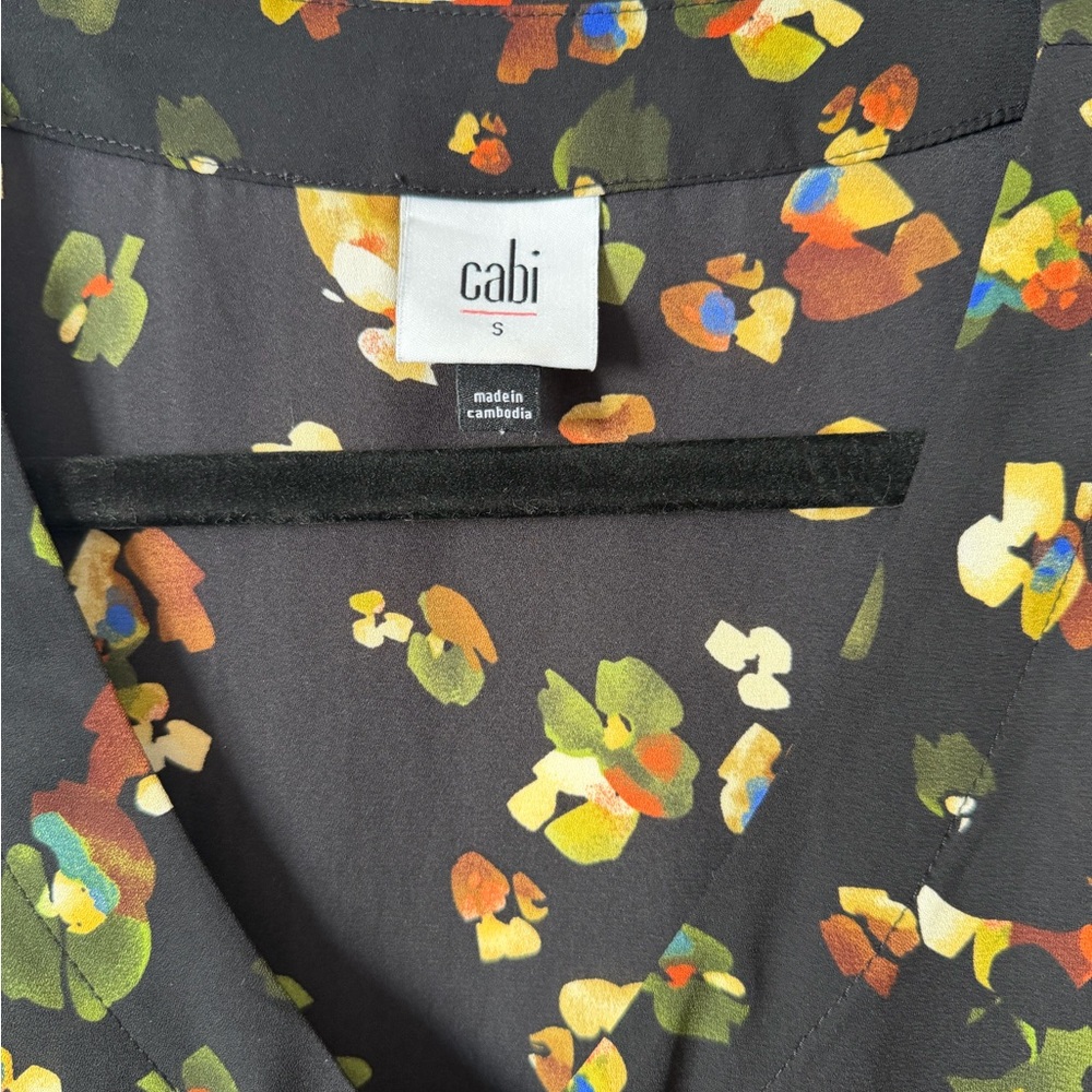 CAbi Flamo Floral Sleeveless Button Front V-Neck Blouse - Small - Picture 2 of 4